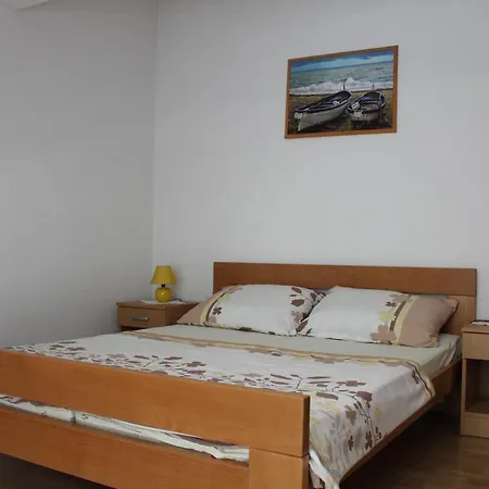 Apartment Rako Zrnovnica